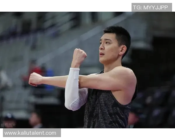 杨鸣与钟诚的对决:辽宁篮球新星的成长与挑战之路 杨鸣与钟诚的对决:辽宁篮球新星的成长与挑战之路