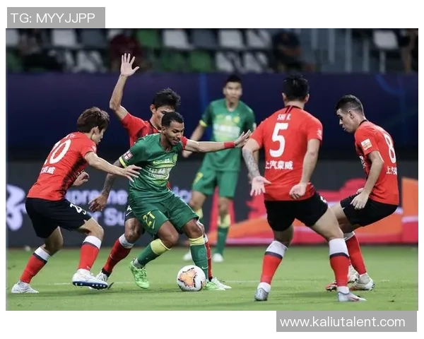 2020年国安与上港激战回顾：一场精彩对决的背后故事与战术分析